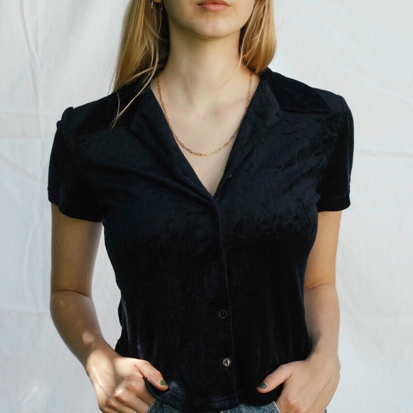 Adorable 90’s Velvet Short Blouse - Picture 2 of 4